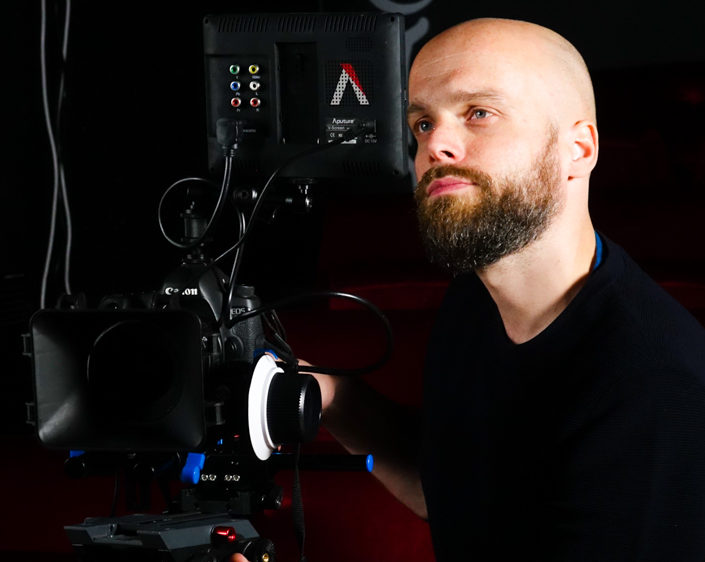Martin-Christopher Bode on set
